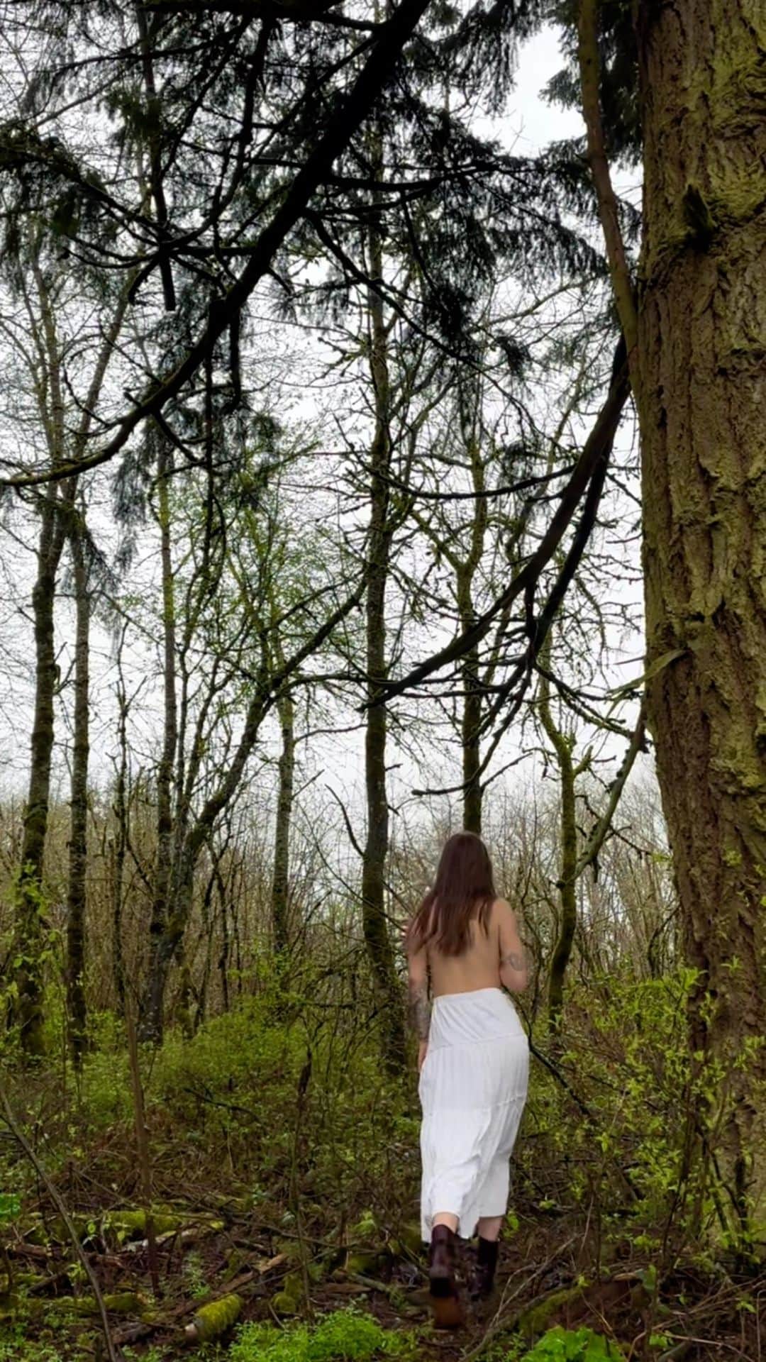 Acacia Brinleyのインスタグラム：「Just a quick lil recent recap🤎」