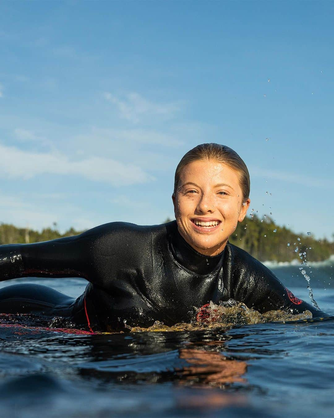 Rip Curl Australiaさんのインスタグラム写真 - (Rip Curl AustraliaInstagram)「@mathea_olin and @erinbrookssurf staying toasty in the new Fusion FlashBomb wetsuit.⁠ ⁠ What makes this wetsuit special? Seams that don't leak.⁠ ⁠ Because this bonding technique doesn’t require stitching, it holds the full integrity of the neoprene to avoid water getting in. This means you have a stretchier, warmer suit that shuts out the cold water and insulates your body heat, allowing you to surf for longer.⁠ ⁠ 96% stitch-free, leak-free seams, delivering superior warmth. Another breakthrough innovation by the world leaders in wetsuit technology.⁠ ⁠ Explore the FlashBomb Fusion wetsuit via the link in our bio.⁠ ⁠ #FlashBomb #Fusion #RipCurl #TheSearch」4月21日 8時47分 - ripcurl_aus