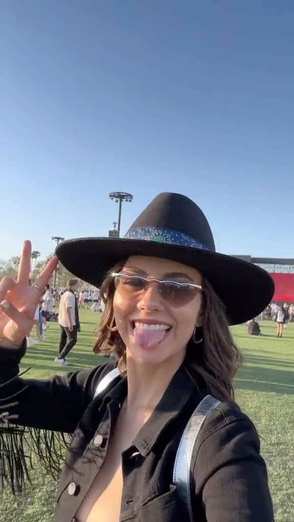 ヴィクトリア・ジャスティスのインスタグラム：「Until next time Coachella!! Thanks for the mems ☺️🌵💓🎶」