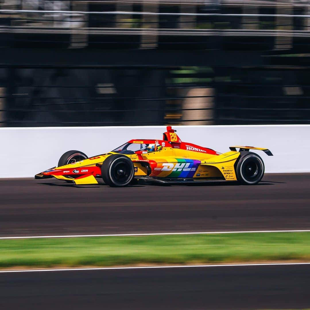 ロマン・グロージャンのインスタグラム：「Bringing back the pride car for the 500 💯 @dhlus」