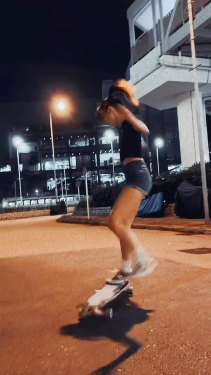 のインスタグラム：「No comply都未做好 @shuitravelol 叫我做上一級做乜😂 🛹 @travelol_」