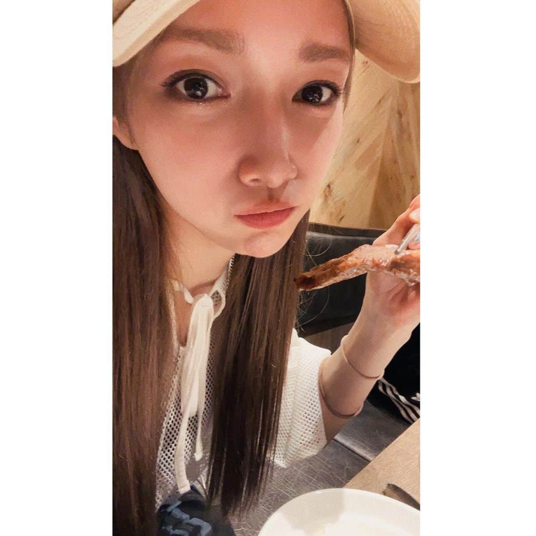 後藤真希さんのインスタグラム写真 - (後藤真希Instagram)「LIVEリハ始めました！！！  りょんりょんと一緒にやるのがすっごい久々。 お昼はスタジオ近くで牛角ランチ🐮 カルビセットにしてみた🥓！  #ライブリハ #まきふく  #リハ着 tops @sly_official  pants @diesel」4月21日 18時57分 - goto_maki923