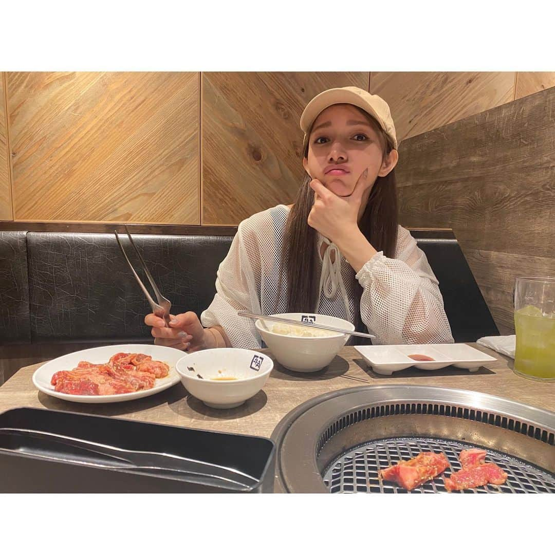 後藤真希さんのインスタグラム写真 - (後藤真希Instagram)「LIVEリハ始めました！！！  りょんりょんと一緒にやるのがすっごい久々。 お昼はスタジオ近くで牛角ランチ🐮 カルビセットにしてみた🥓！  #ライブリハ #まきふく  #リハ着 tops @sly_official  pants @diesel」4月21日 18時57分 - goto_maki923