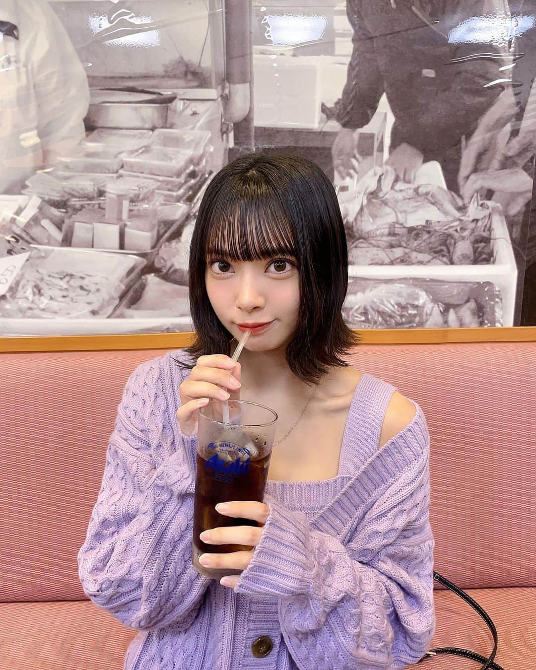 山田寿々のインスタグラム：「. ⁡ ⁡ ⁡ 久しぶりのオフだった…気がする… 時間に追われないって幸せ！ ⁡ 今日のわたし！ こういう服で外でれる季節さいこーです🐈‍⬛🎀 ⁡ ⁡ #アイドル #ボブ #外ハネボブ #ootd」