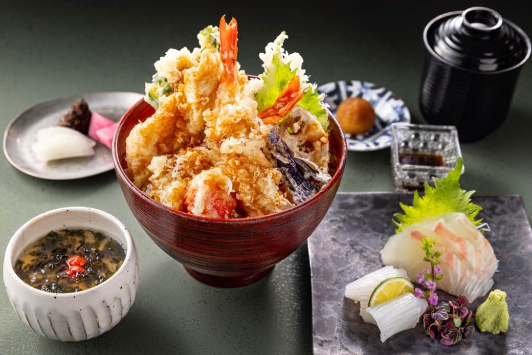Conrad Tokyoのインスタグラム：「5月8日より贅沢な天丼御膳が登場❣️  日本料理「風花」では、旬の穴子、えび、丸十（まるじゅう / さつまいも）など天ぷらと好相性の食材にイカと三つ葉のかき揚げを添えた「天丼御膳」をご提供します。  また、アラカルトでは旬の鮎を堪能する料理の数々をご用意しました。  旬の食材を取り入れた日本料理をお楽しみください。  The indulgent Tendon Gozen starts on May 8♪  Kazahana offers an exclusive traditional dish "Tendon Gozen" with squid and mitsuba (known as Japanese parsley) Kakiage using seasonal conger eel, shrimp, and sweet potato that matches perfectly with Tempura.  Various a la carte dishes fully utilizing fresh sweetfish can be enjoyed too.  Indulge the traditional Japanese dining using seasonal ingredients in a luxurious mood.  #コンラッド東京 #コンラッド #東京ホテル #ホテル #ラグジュアリーホテル #ホテル #ホテルライク #ホテルステイ #ホカンス #おすすめホテル #ステイケーション #ラグジュアリー #和食 #天ぷら #鮎  #日本料理  #丼 #丼飯 #初夏 #旬の食材 #conradtokyo #conrad #hotel #tokyohotel #luxuryhotel #tokyorestaurant #tokyotrip #tokyotravel #japanesefood #tokyofood #tempura」