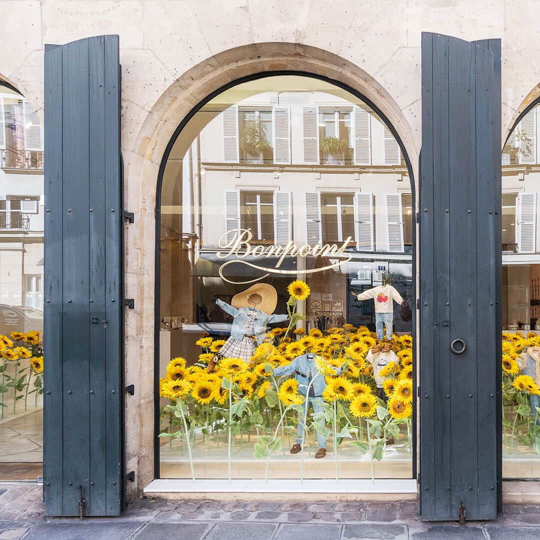 bonpointのインスタグラム：「Bonpoint SS23 | A thousand suns. 🌻​ Come by your nearest boutique to walk through our sunflowers field! ​ A unique experience to discover the inspiration behind our collection. ​  Share your pictures with us! ​  #Bonpoint #BonpointBoutique」