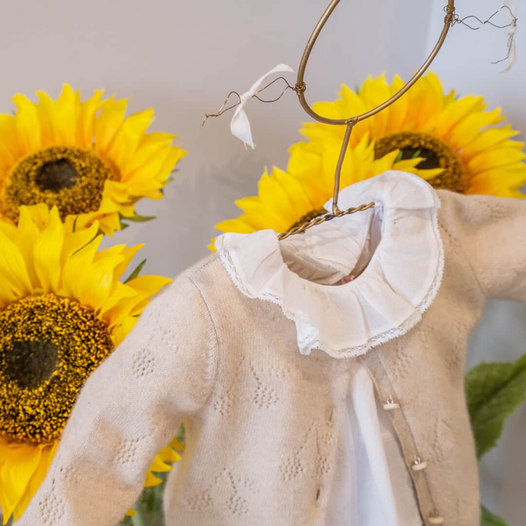 bonpointさんのインスタグラム写真 - (bonpointInstagram)「Bonpoint SS23 | A thousand suns. 🌻​ Come by your nearest boutique to walk through our sunflowers field! ​ A unique experience to discover the inspiration behind our collection. ​  Share your pictures with us! ​  #Bonpoint #BonpointBoutique」4月21日 19時02分 - bonpoint