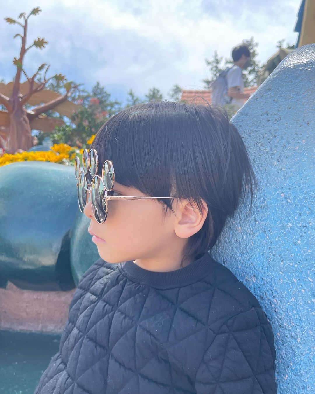 橋本奈実さんのインスタグラム写真 - (橋本奈実Instagram)「ディズニー40周年スペシャルグッズのサングラスが可愛い🫶 ふちはピンクゴールドでレンズは、ミラー✨ マスクも外れてサングラスファッションも楽しめますね😚」4月21日 19時09分 - nami_ch