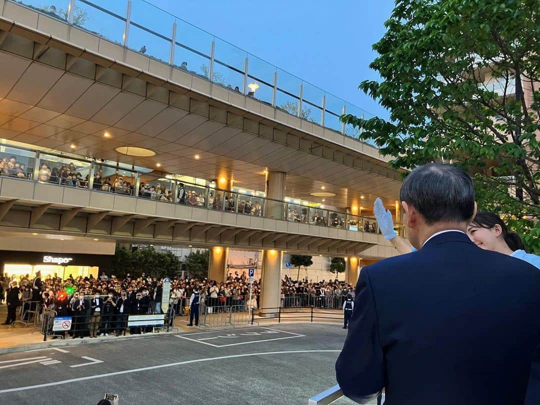 菅義偉さんのインスタグラム写真 - (菅義偉Instagram)「市川駅前で応援演説を行いました。  市川市、浦安市にお住まいの皆様には  #えりアルフィヤ　@eri_arfiya   に力強いご支援をお願い申し上げます。  #衆議院補選　#千葉5区」4月21日 19時21分 - suga.yoshihide