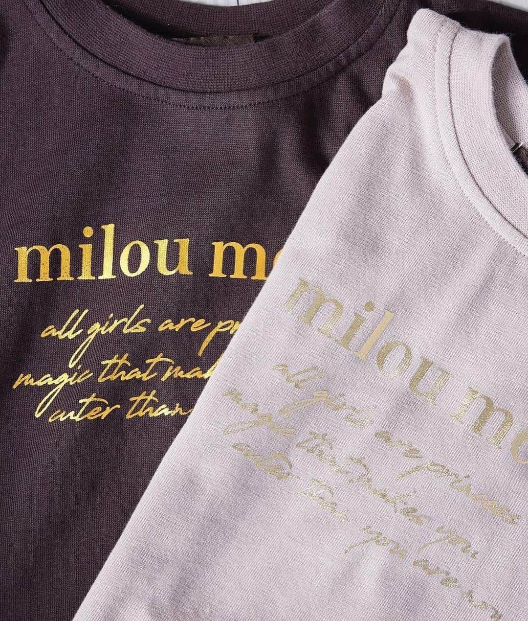 ららここさんのインスタグラム写真 - (ららここInstagram)「.   　 🤎 @milou.melln_official 🤎   LALACOCOプロデュースブランド 『 milou melln 』-ミルメルン- のお洋服❤︎ 　 ✔︎ロゴプリントTシャツ ✔︎チェック柄ロングスカート 　 milou mellnのロゴとメッセージが プリントされたオシャレなTシャツ♡ 　 ロゴの光沢感が、、🥺💓 ゴールドの色味にもこだわり、 高級感を出しました！！ 　 milou mellnカラーのブラウンと ピンクベージュが最高にかわいい♡ 　 大人っぽいチェック柄の ロングスカートとの相性抜群🙆‍♀️ 　 是非みんなにしてほしいコーデ♡♡ 　 みんなに着て貰えるのが今からもう楽しみで わくわくどきどきしてる🥰 着画もたくさん待ってます🙌❤︎ 　 発売まであと2日😍❤️ 　 4月23日(日)20時から 楽天ショップで販売スタートします❣️❣️ 　 発売から5月1日まで使える 20%offクーポンも出ています🕊✨ 　 商品の詳細などや画像などは milou melln公式アカウントをチェックしてね♡ 　 @milou.melln_official をフォローして 販売までお待ちください🤍🤍 　 　  #milou_melln#ミルメルン#milou_mellnコーデ#子供服#キッズファッション#双子コーデ#フレンチガーリー#lalacoco#ららここ#双子#twins#リンクコーデ#韓国服#韓国子供服#小学生コーデ」4月21日 19時18分 - lacolaco0612