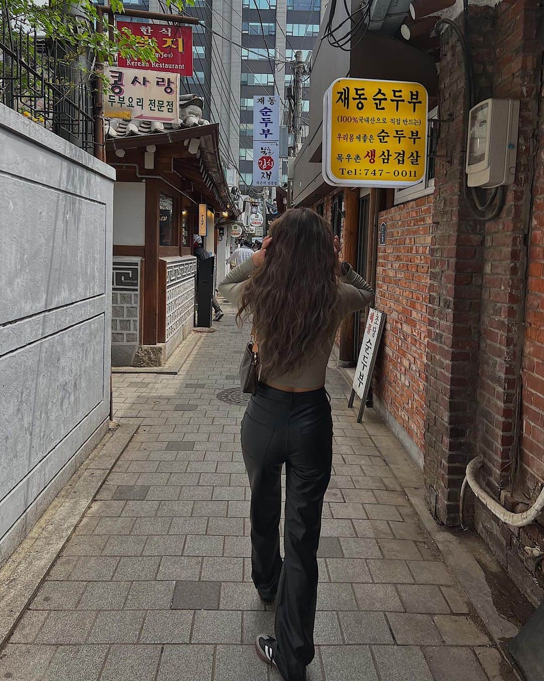 MIYAさんのインスタグラム写真 - (MIYAInstagram)「I'm back 🫡  3年ぶりに❤️‍🩹  #korea #shorttrip」4月21日 19時19分 - _miya_2