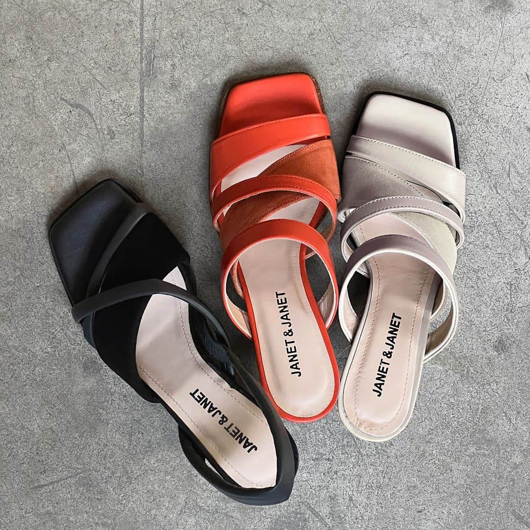 のインスタグラム：「Choose your Friday party shoes! #janetandjanet #ss23」