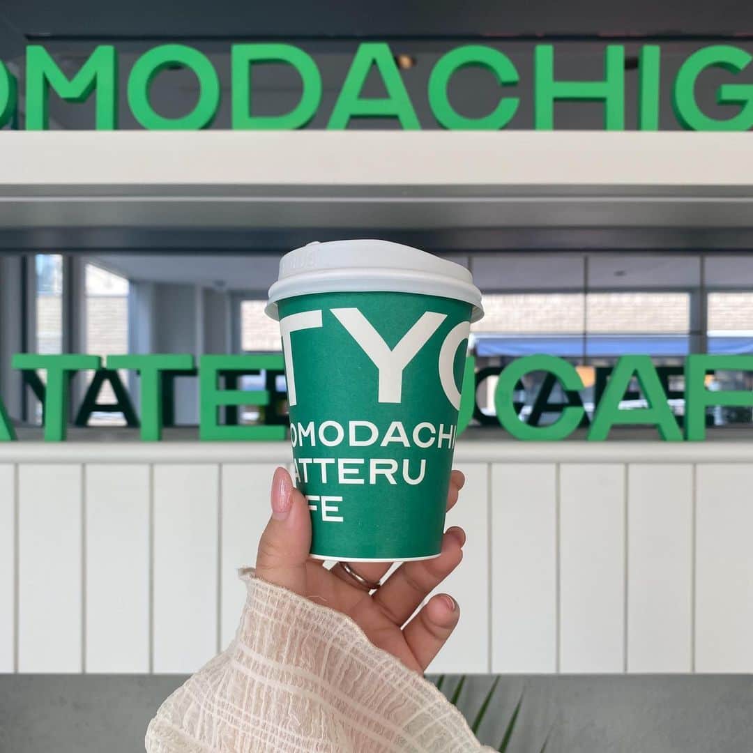 isutaさんのインスタグラム写真 - (isutaInstagram)「タメ口で接客!? 謎すぎる新カフェが誕生☕️  4月22日（土）、原宿に「友達がやってるカフェ／バー」がオープンするよ◎  ここは、店員さんが友達として接客するちょっと変わったお店。  入り口を開けると、初対面の店員さんも「久しぶり〜！」「来てくれたんだ！」などと、友達のように接してくれるんです。  メニューも不思議な名前がついていて、たとえば「大変そうだから簡単なので大丈夫だよ」はドリップコーヒー、「元気出るやつのみたいな〜」はクラフトコーラといった風に、ドリンク名ではなくセリフでオーダーするシステム。  友達のお店にふらっと遊びに行く感覚で、不思議な体験を楽しんでみてね✨  @tyc_harajuku  [友達がやってるカフェ／バー] 住所：東京都渋谷区神宮前6-6-2 原宿ベルピア 3階 営業時間：12:00～23:00（カフェ営業12:00～17:30、バー営業 17:30～23:00、テイクアウト 12:00～23:00）  ✄-----------------------✄  姉妹アカウント @i_am_isuta も更新中  isuta編集部の日常のひとコマや 取材の最新レポを発信しているよ✍️˖°  ほかにも、エディターが気になる カフェやファッション、コスメをご紹介.・* ぜひフォローしてね🕊️  ✄-----------------------✄  #isuta #isutapic #isutacafe  #友達がやってるカフェ #原宿カフェ  #原宿グルメ #原宿ランチ #原宿スイーツ  #原宿デート #原宿カフェ巡り #原宿カフェめぐり  #表参道カフェ #表参道カフェ巡り  #表参道ランチ #表参道グルメ #表参道スイーツ  #友達のお店 #東京カフェ #東京カフェ巡り  #東京カフェ部 #東京カフェめぐり  #東京カフェ散歩 #東京カフェ日記  #カフェ巡り #カフェ好きな人と繋がりたい  #カフェ部 #カフェ活 #カフェタイム  #カフェスタグラム #カフェ時間」4月21日 19時22分 - isuta_jp