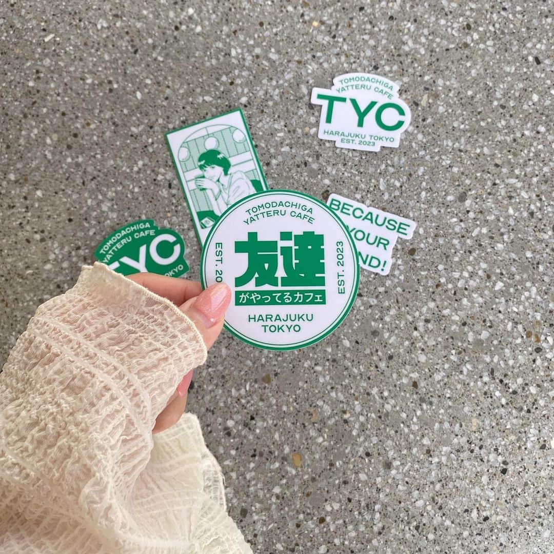 isutaさんのインスタグラム写真 - (isutaInstagram)「タメ口で接客!? 謎すぎる新カフェが誕生☕️  4月22日（土）、原宿に「友達がやってるカフェ／バー」がオープンするよ◎  ここは、店員さんが友達として接客するちょっと変わったお店。  入り口を開けると、初対面の店員さんも「久しぶり〜！」「来てくれたんだ！」などと、友達のように接してくれるんです。  メニューも不思議な名前がついていて、たとえば「大変そうだから簡単なので大丈夫だよ」はドリップコーヒー、「元気出るやつのみたいな〜」はクラフトコーラといった風に、ドリンク名ではなくセリフでオーダーするシステム。  友達のお店にふらっと遊びに行く感覚で、不思議な体験を楽しんでみてね✨  @tyc_harajuku  [友達がやってるカフェ／バー] 住所：東京都渋谷区神宮前6-6-2 原宿ベルピア 3階 営業時間：12:00～23:00（カフェ営業12:00～17:30、バー営業 17:30～23:00、テイクアウト 12:00～23:00）  ✄-----------------------✄  姉妹アカウント @i_am_isuta も更新中  isuta編集部の日常のひとコマや 取材の最新レポを発信しているよ✍️˖°  ほかにも、エディターが気になる カフェやファッション、コスメをご紹介.・* ぜひフォローしてね🕊️  ✄-----------------------✄  #isuta #isutapic #isutacafe  #友達がやってるカフェ #原宿カフェ  #原宿グルメ #原宿ランチ #原宿スイーツ  #原宿デート #原宿カフェ巡り #原宿カフェめぐり  #表参道カフェ #表参道カフェ巡り  #表参道ランチ #表参道グルメ #表参道スイーツ  #友達のお店 #東京カフェ #東京カフェ巡り  #東京カフェ部 #東京カフェめぐり  #東京カフェ散歩 #東京カフェ日記  #カフェ巡り #カフェ好きな人と繋がりたい  #カフェ部 #カフェ活 #カフェタイム  #カフェスタグラム #カフェ時間」4月21日 19時22分 - isuta_jp