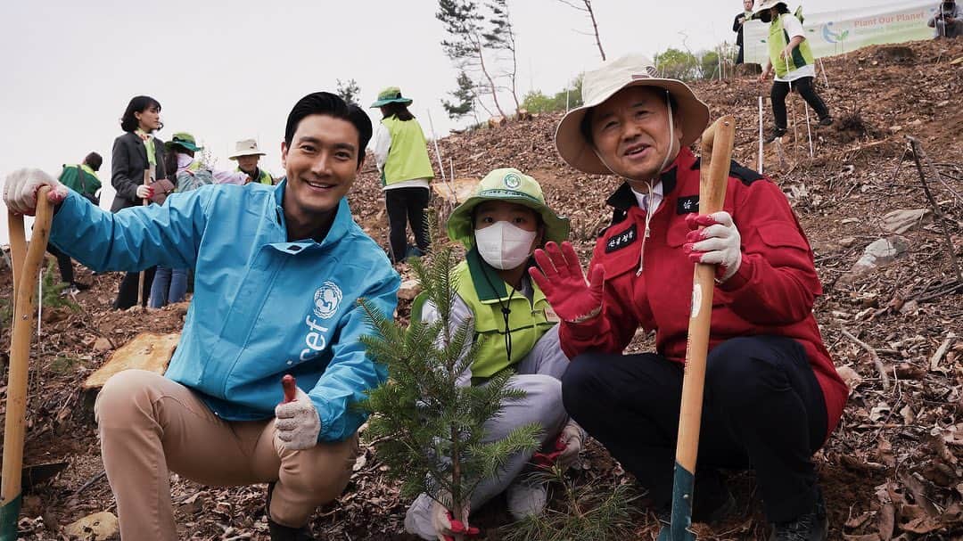 チェ・シウォン（SUPER JUNIOR）さんのインスタグラム写真 - (チェ・シウォン（SUPER JUNIOR）Instagram)「Climate crisis leads to serious child rights problem. Please support this amazing campaign: 'Plant our planet.' @unicef_kr @mofa_kr @forest_korea」4月21日 19時23分 - siwonchoi