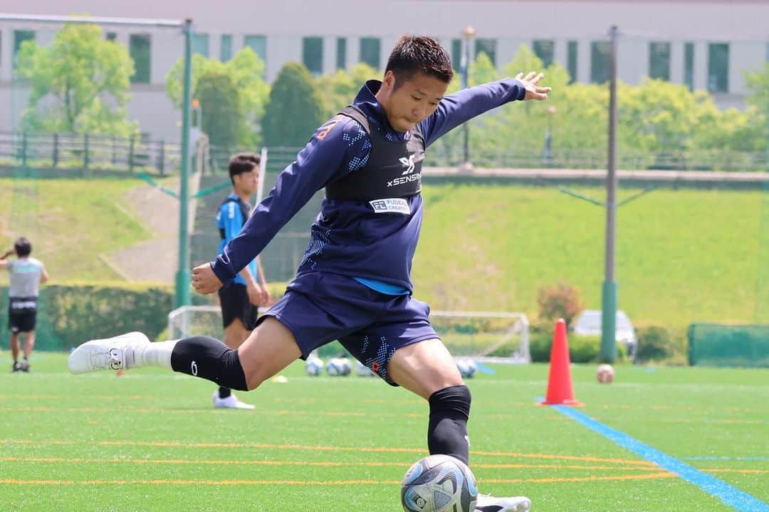 横浜スポーツ&カルチャークラブさんのインスタグラム写真 - (横浜スポーツ&カルチャークラブInstagram)「.  🔵training🟠  4/21 training photo📸  #田原廉登 #中里崇宏 #萱沼優聖 #ロリスティネッリ #藤原拓也  【NEXT】 天皇杯神奈川県予選 〈準決勝〉 📅4/23(日)11:00ko 🆚#東邦チタニウム 🏟#日産フィールド小机  #yscc #Ｊリーグ #jleague #j3 #横浜 #本牧 #soccer #サッカー #bonera」4月21日 20時00分 - yscc_official