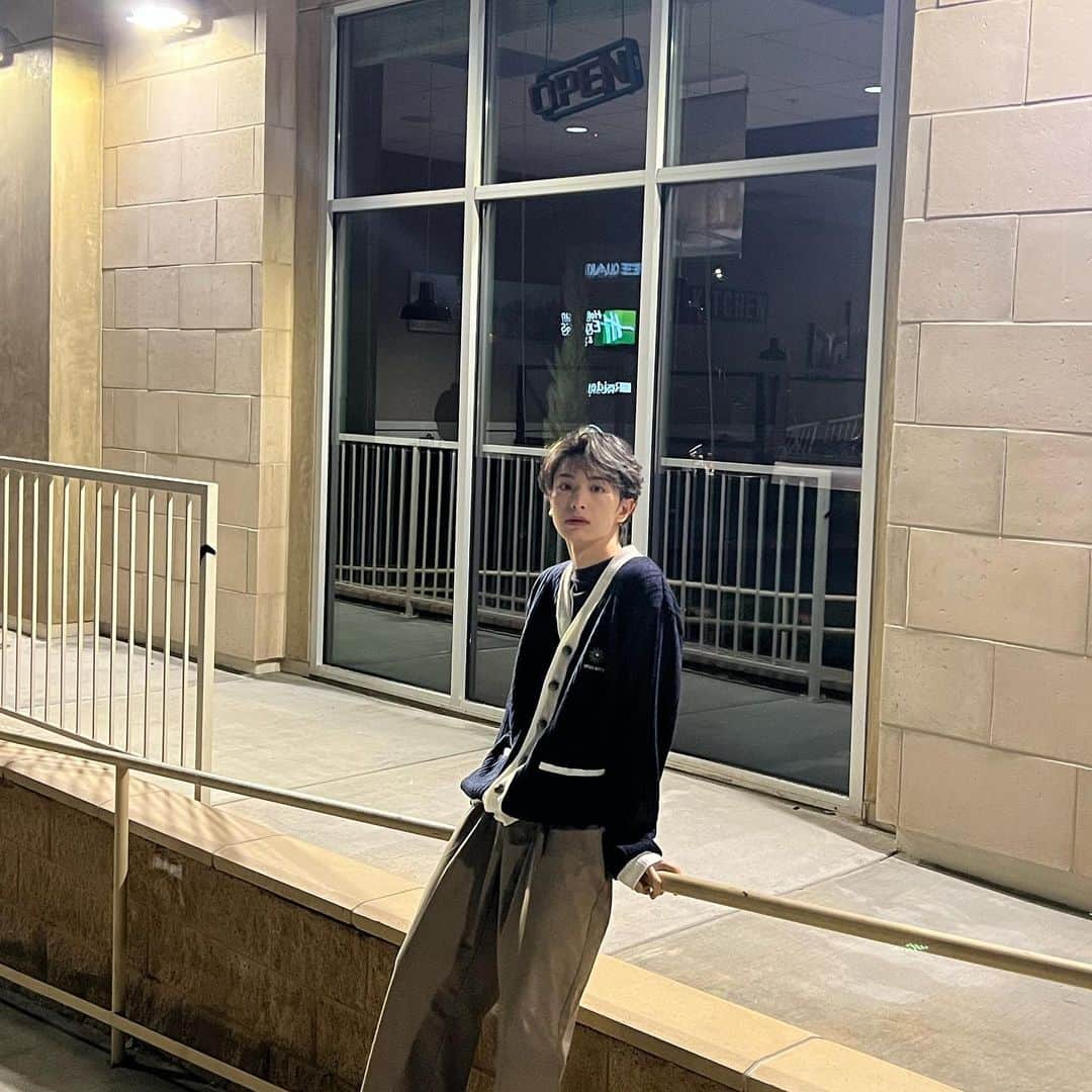 木村慧人のインスタグラム：「1.2.3📸  "PANORAMA JET" 引き続き たくさん観てください‼️  FANTASTIC COMMENT 返しております✨  #FANTASTICS #木村慧人」
