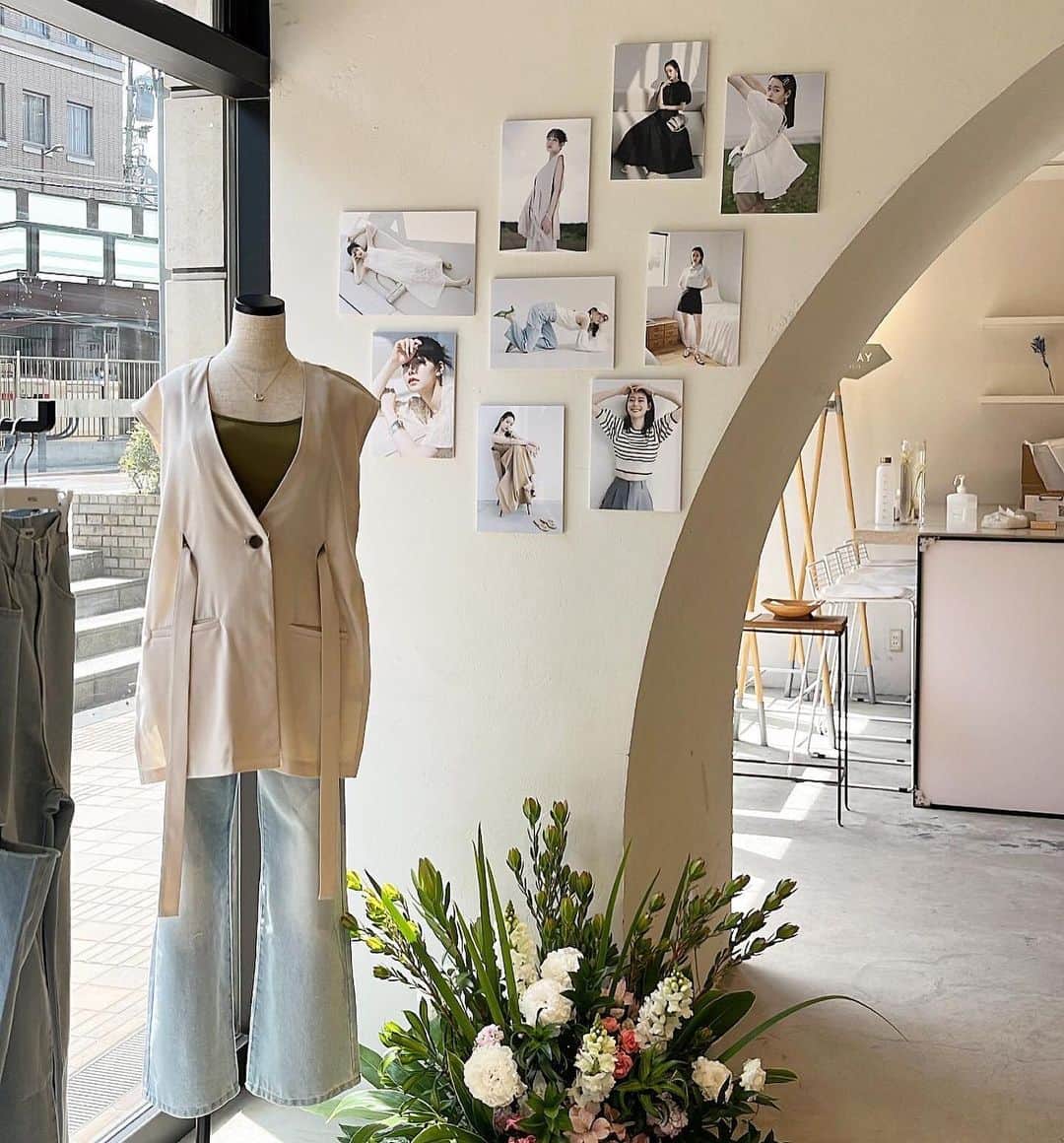 Vannie Officialのインスタグラム：「【 VANNIE U  S/S  POPUP 】  POPUP1日目終了致しました。 ご来店頂きました皆様ありがとうございました✨  明日は15:00〜18:50（最終入場18:30） となっております。  ぜひ皆さまのご来店をスタッフ一同楽しみにしております◎  #vannie_u #ヴァニーユー #zozoでしか買えない #popup #vannieupopupstore」