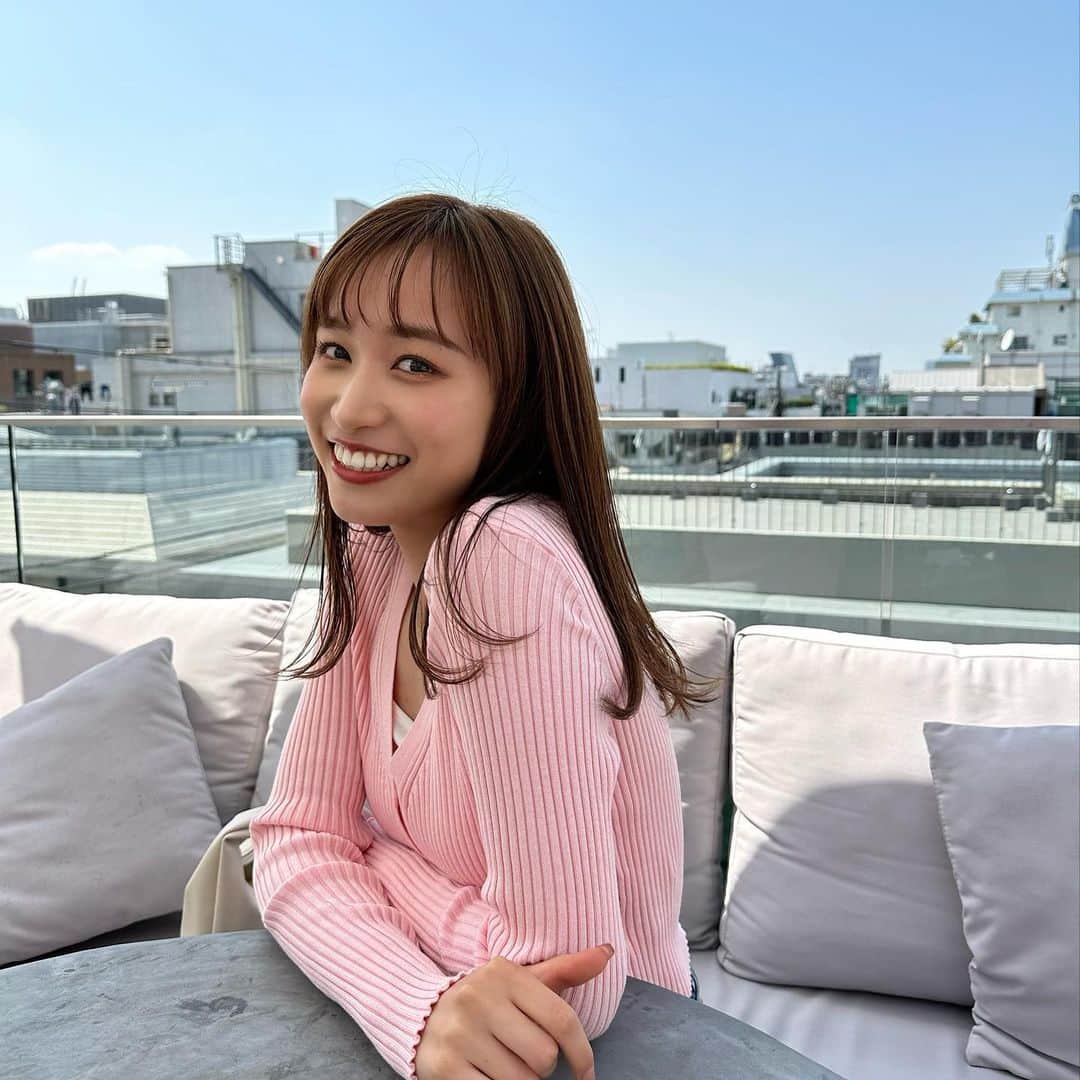 鈴木えりかのインスタグラム：「天気良くて、 テラス席気持ちかった〜🩰 #ぴんく」