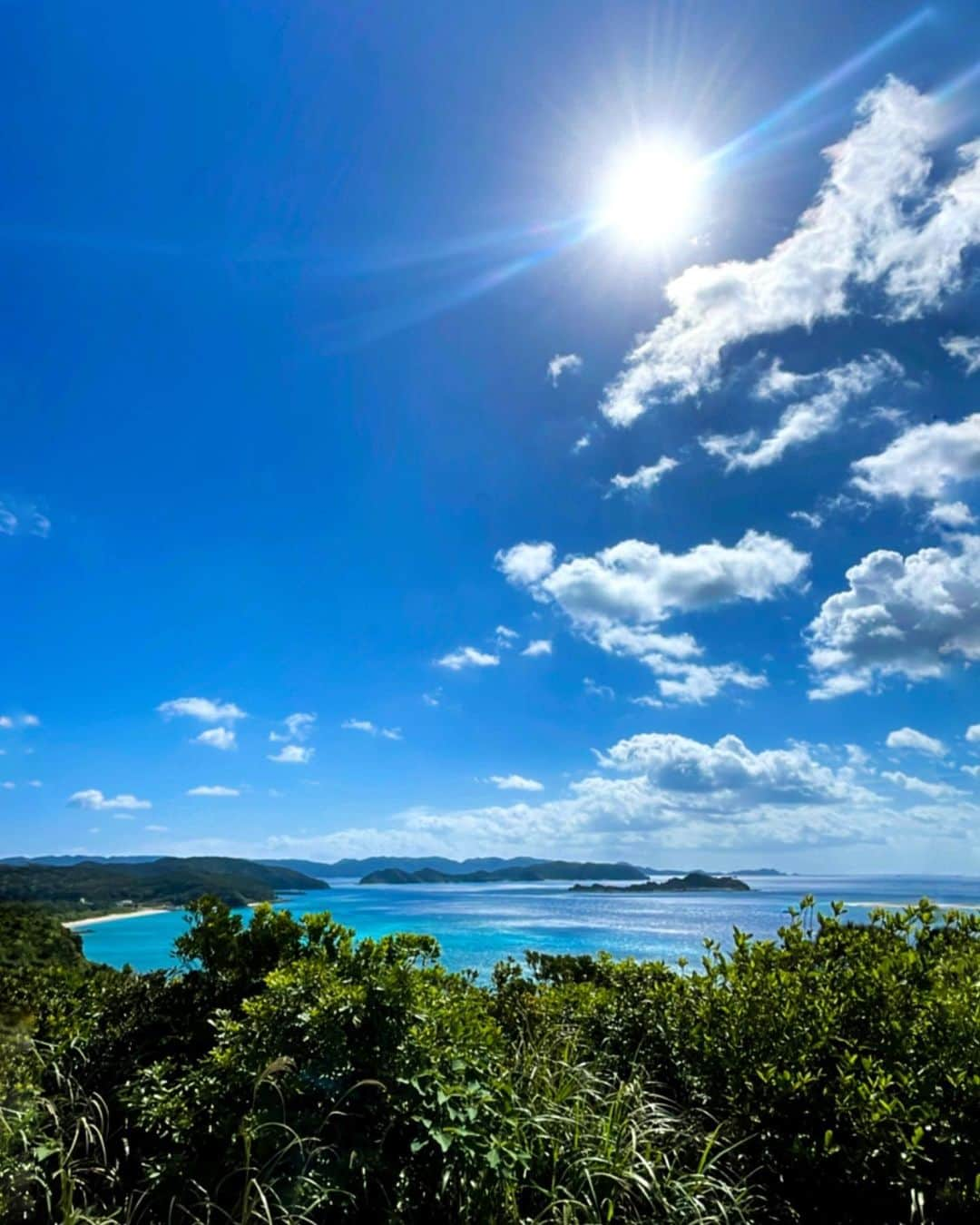 NAHOのインスタグラム：「#beautifulisland 🏝✧ . . 心に残る青い色🌏💙 . . . #NAHO #nature #zamami #okinawa #zamamiisland #beachlife #photography #kerama #keramablue #沖縄 #沖縄移住 #島暮らし #離島 #座間味島 #座間味 #海 #島 #自然 #海のある生活」