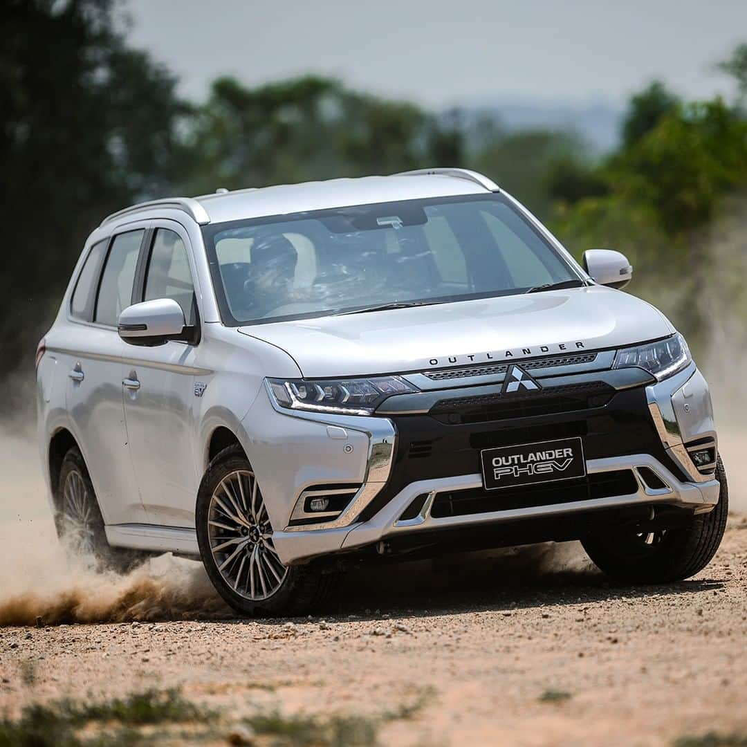 Mitsubishi Motors Thailandさんのインスタグラム写真 - (Mitsubishi Motors ThailandInstagram)「ลุยให้สุดกับ Outlander PHEV สนุกทุกเส้นทาง มั่นใจทุกโค้ง ด้วย S-AWC ระบบขับเคลื่อน 4 ล้อ แบบ Full Time   #ก้าวข้ามสู่อีกขั้นของPHEV⁠ #OutlanderPHEV⁠ #MitsubishiMotorsThailand⁠ #MitsubishiMotors #รถยนต์ปลั๊กอินไฮบริด #DriveYourAmbition #รถยนต์อเนกประสงค์ #รถครอบครัว #Lifestyle #Car #PhotoOfTheDay #OutlanderPHEVThailand #PluginHybrid」4月21日 20時00分 - mitsubishimotorsth