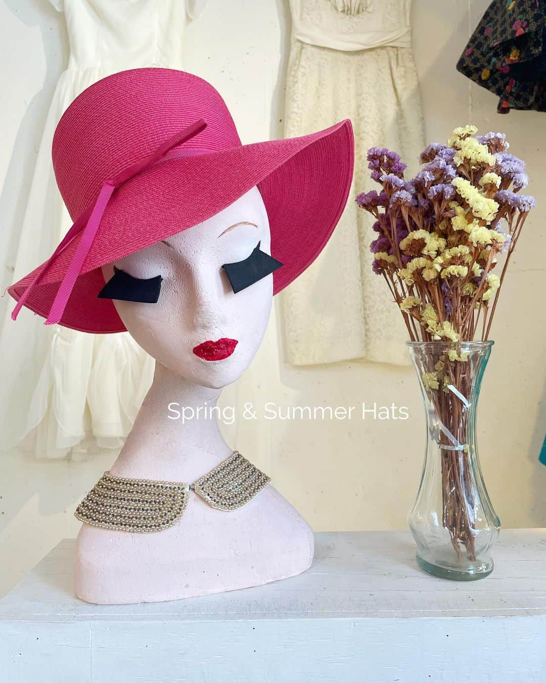 NUTTY Vintage&Collectibleのインスタグラム：「👒 weekend special👒  Spring & Summer Hats  春夏に活躍するストロー素材ハットからノスタルジックフラワー、リボンなど NUTTYの人気アイテムvintage hatを大量入荷します！  いつもの装いにプラスするだけで、個性が引き立つデザイン豊かなvintage hatを GWのお出かけコーデのポイントにいかがですか?👒  ┈┈┈┈┈┈┈┈┈┈┈┈┈┈┈┈┈ 【NUTTY通販について】 ⚫︎SNS掲載商品は通販可能です。お気軽にDMにてお問い合わせ下さい。 ⚫︎＜ONLINE STORE＞http://nutty.theshop.jp/ （プロフィールページURLよりアクセス出来ます） ┈┈┈┈┈┈┈┈┈┈┈┈┈┈┈┈┈  #nuttyvintage#vintage #vintagefashion#南堀江#古着#1940s#1950s#1960s#1970s #1980s #80s #vintageheaddress #vintagehat #headdress #ootd #vintageootd」