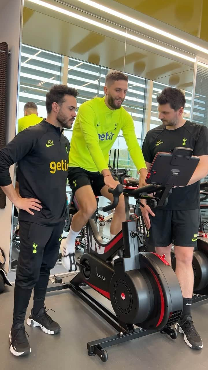 ロドリゴ・ベンタンクールのインスタグラム：「@rodrigo_bentancur continuing his work at Hotspur Way 💪」