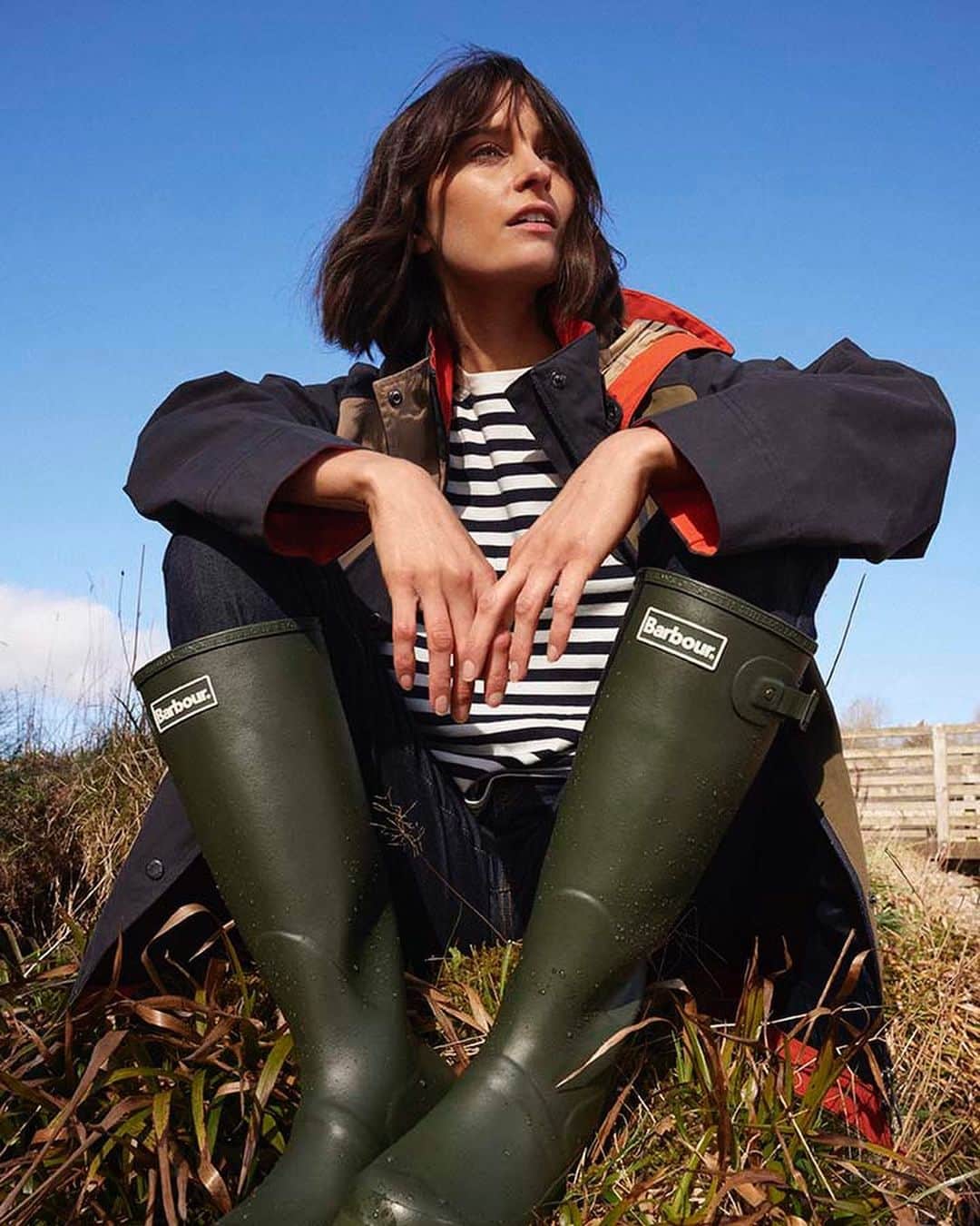 Barbour Japanのインスタグラム：「4月24日(月)～5月7日(日)に新宿ルミネ1-2F のイベントスペースにてリミテッドストアを展開！   ユニセックスで着られるロゴスウェットやＴシャツなど新作アイテムを幅広くラインナップ。  また、ルミネ新宿１リミテッドストア先行でこれからのレインシーズンにピッタリなカラフルなレインブーツやレインポンチョなど、バブアー女子に嬉しいアイテムも多数取り揃えます。   ぜひこの機会にご来店ください。   #BarbourJapan #バブアー」