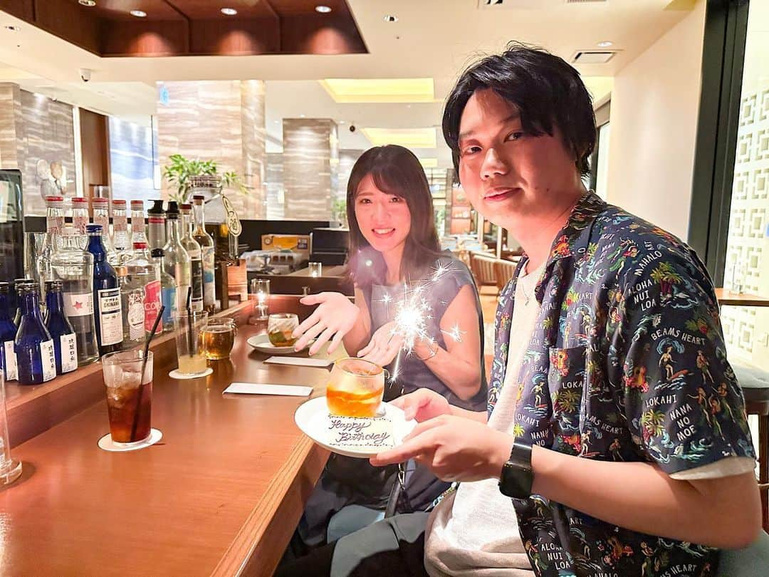 しほこのインスタグラム：「❤︎* ⁡ ⁡ 沖縄最後のディナー HIYORIの鉄板焼き 善🥂 ⁡ ⁡ 目の前で作ってもらう鉄板焼きは もちろん美味しいし目でみても楽しい☺️🤍 お野菜が本当に美味しかったな〜😳❣️ ⁡ ⁡ そして旦那さんのお誕生日が近かったので サプライズでデザートにバースデープレートを 付けてもらいました🎂 喜んでもらえて良かったです💓 ⁡ ⁡ #新婚旅行 #新婚 #ハネムーン #honeymoon #鉄板焼き #鉄板焼き善 #ディナー #朝採れ野菜 #オマール海老 #サーロイン #沖縄グルメ #沖縄ディナー #沖縄 #沖縄旅行 #沖縄観光 #okinawa #旅行 #日和オーシャンリゾート沖縄 #日和 #hiyori #hiyoriオーシャンリゾート沖縄 #hiyorioceanresortokinawa #リゾート #リゾートホテル #オーシャンビュー #サプライズ #バースデー #happybirthday #birthday #20221118」