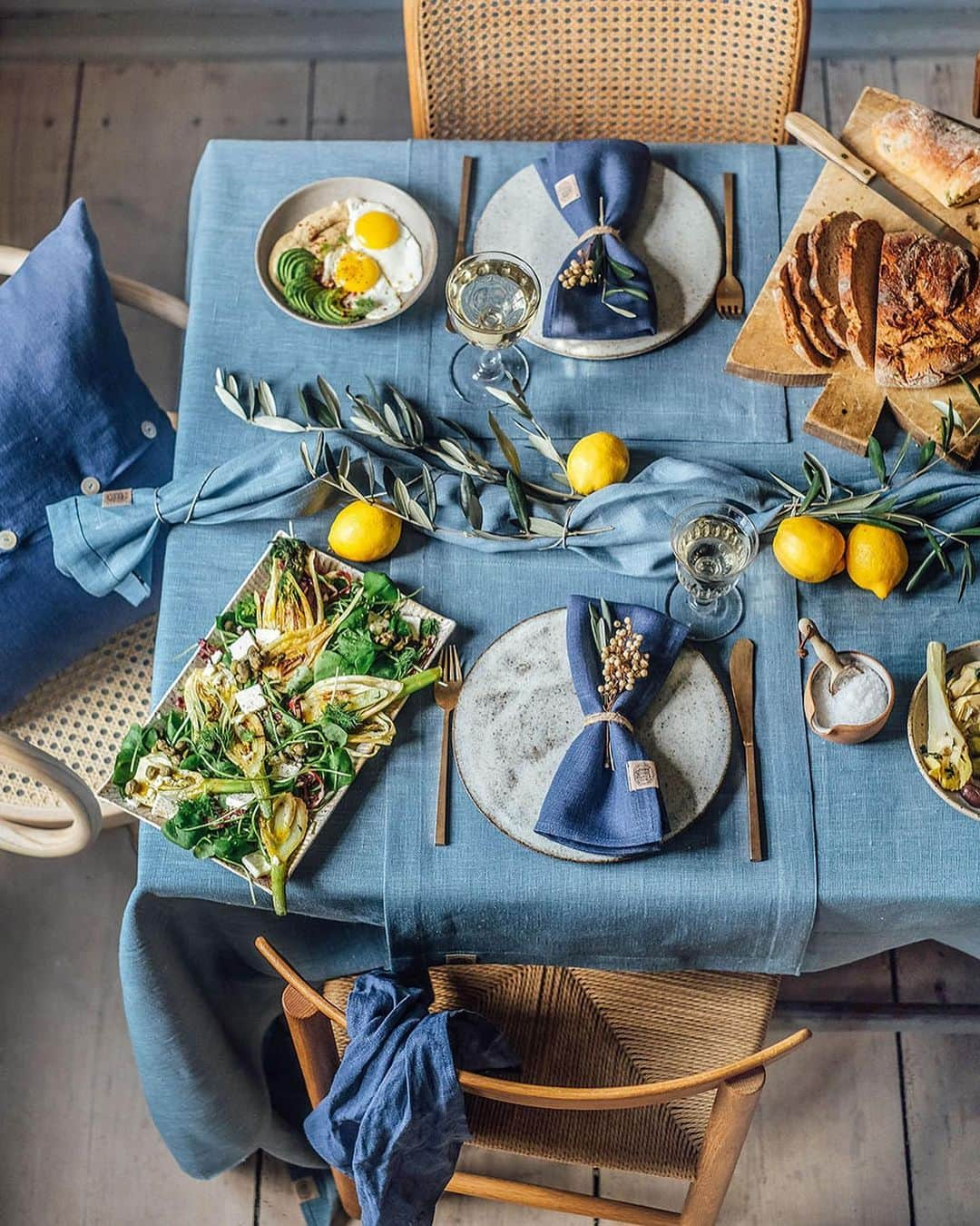 Our Food Storiesさんのインスタグラム写真 - (Our Food StoriesInstagram)「Now on the blog - the recipe for a delicious spring salad with grilled fennel 😋 Get the recipe via the link in profile. Happy weekend guys! #ourfoodstoriesstudio  _____ #tablesetting #lovelylinen #linenlove #linenlover #tablelinen #bluelinen #tabledecor #tabledecoration #tabledesign #tabledecorations #tablestyling #onthetable #springtablescape #foodstyling #foodstylist #foodphotographer #bauwerkcolour #limewash #chalkpaint #rusticstyle」4月21日 20時16分 - _foodstories_