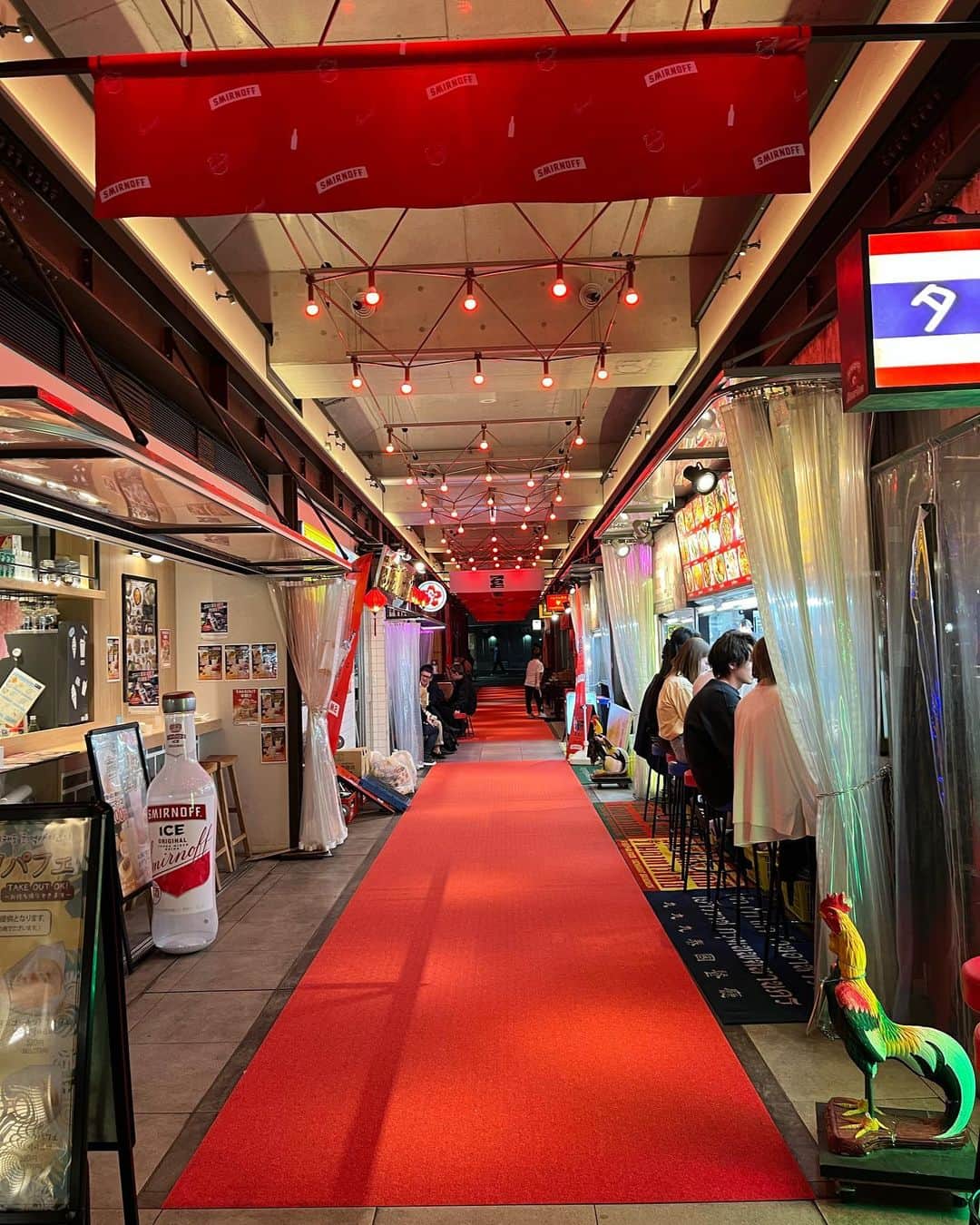 ふかわ。さんのインスタグラム写真 - (ふかわ。Instagram)「「非日常でプレイフルな夜」がテーマの#スミノフナイト が5/7(日)までミカン下北で開催されていて、特別タイアップ店舗では「スミノフアイス」に合うおすすめメニュが提供されてるよん( ͡° ͜ʖ ͡°)  僕は韓国食堂＆韓甘味ハヌリ @hanuri_gr に食べに行きました！  人が賑わってて、とてもキラキラしてて、また行きたいです^_^  #スミノフナイト #スミノフ #AD #PR #お酒は20歳から #また一緒に行ってくれる人募集中  #奢ります」4月21日 20時16分 - __fukawa