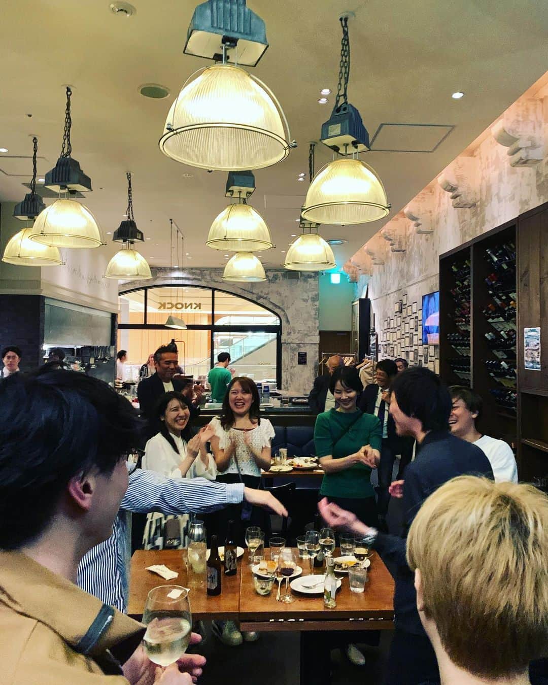 河口恭吾さんのインスタグラム写真 - (河口恭吾Instagram)「今日は事務所の新年会でした。 色んな方と話せて楽しい時間でした。  明日は相模大野　cafe tsumuri さんにてカフェライブあります！  #新年会　#カフェツムリ　 #ミッドタウン　#鎌倉殿」4月21日 20時21分 - kawaguchikyogo