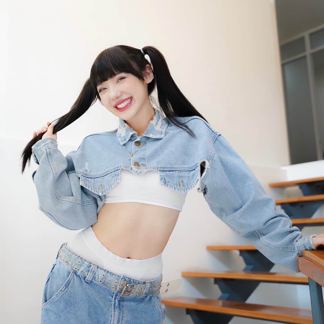 ヤンニーン・ワイゲルのインスタグラム：「เรื่องความสวยความงามต้องยกให้ @classyclinic เลยยย💖 พชพ. มาดูแลตัวเองที่นี่มาหลายปีแล้วไม่ว่าจะเป็นฉีดวิตามินเอยอะไรเอย พี่ๆเขาก็ดูแลพชพ.ดีม้ากก เลิฟสุดๆ🫶🏻💓」