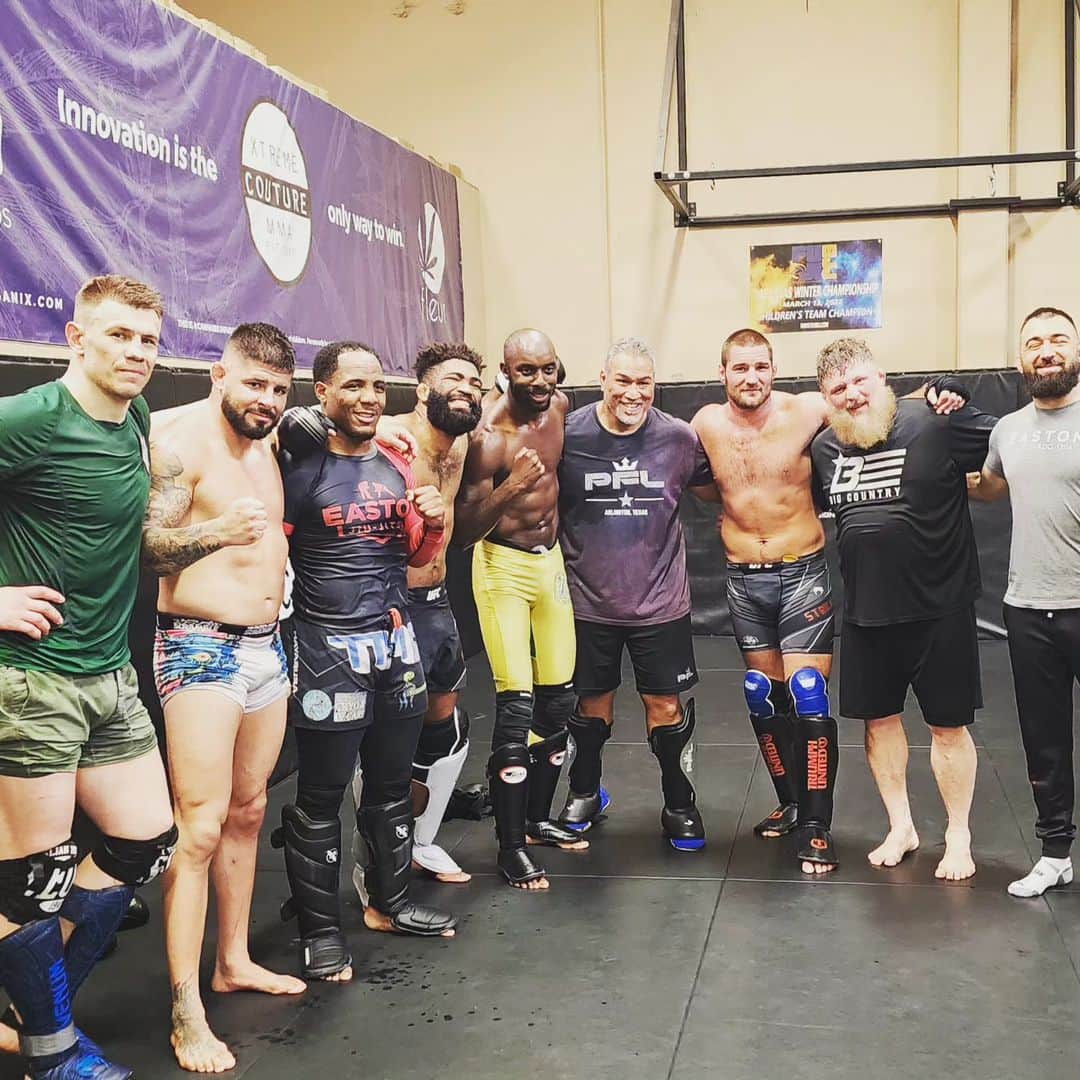 ロイ・ネルソンのインスタグラム：「Good Day! 🥷💯👊💯🥷 Putting in the work! Thanks @christhompson51 @actionman513  @strickland_mma_  @sugarraysefo  @maxim_grishin_officially  @israelpanthera  @gabrielchecco  @xcmma」
