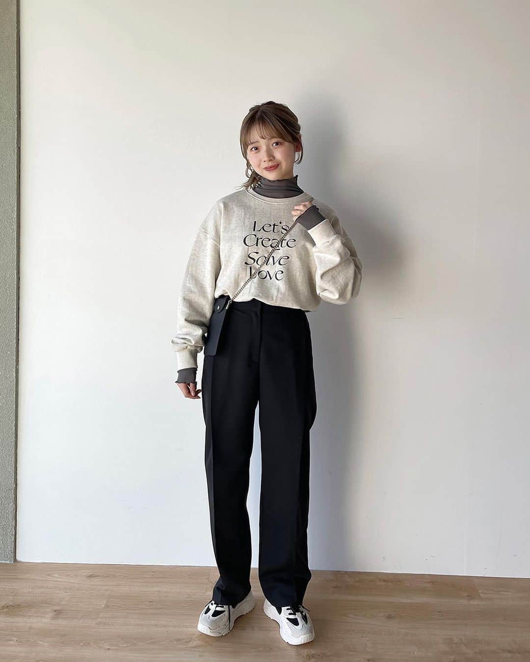 DHOLIC SNAPのインスタグラム：「sweat max 30%off 📢  これからの季節一枚で着れて カジュアルにもどんなコーデにも 合うスウェットがお得に買えちゃいます🫶🏻  ディレクターの着こなしも参考になるのでぜひ保存して見返してね🌸」