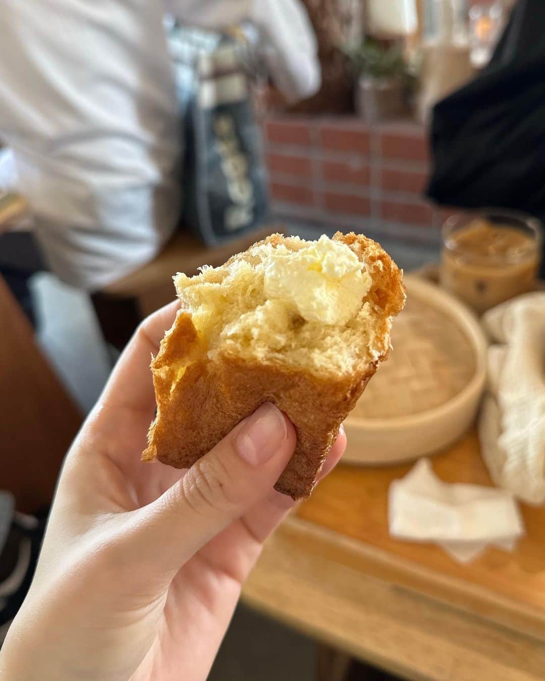 阿部朱梨さんのインスタグラム写真 - (阿部朱梨Instagram)「韓国いろいろ②🇰🇷  モーニングしにいったミルトーストの蒸しパン 美味しすぎてもう食べたい🤤🍞💖  写真だと思ってパカして止まっててくれるあさみんの可愛いでしょ🥰笑」4月21日 11時52分 - akari_abe