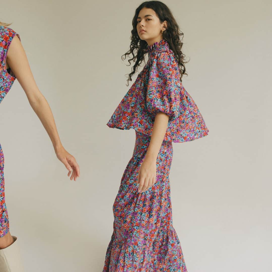 ステートオブジョージアのインスタグラム：「We love a matching set 😍  scroll to see all of our recommended matching floral pieces 💐」