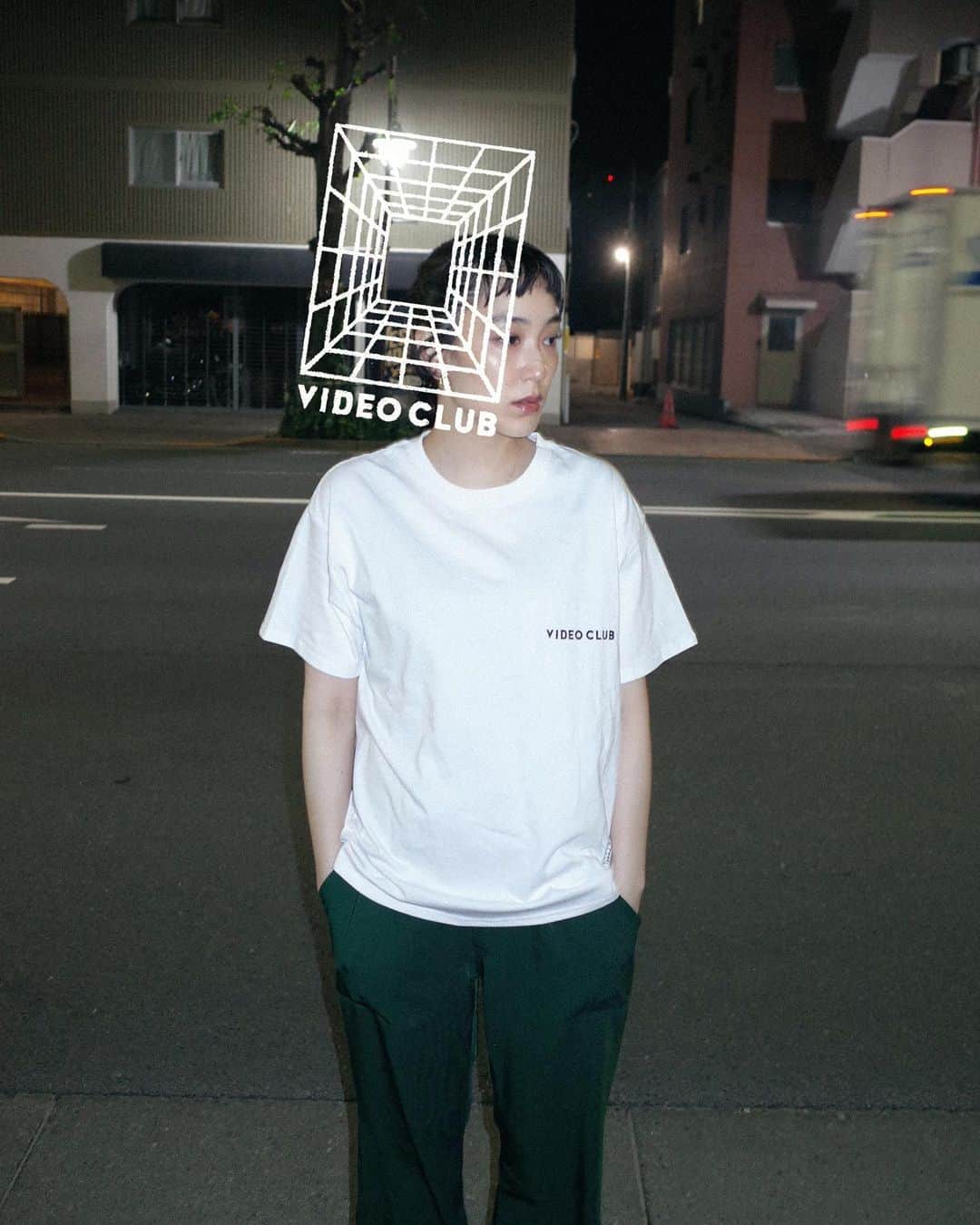 田中裕介のインスタグラム：「I Need You Baby ”VIDEO CLUB S/S TEE" Type A Now On Sale!!!  - - - - - - - - - - - - - - - - - - - -  @sallytnk wears size S (173cm) @tnkusk  wears size M (170cm)  @freaksstore_official  @daytona_park  @mitershinichi  @tnkusk」