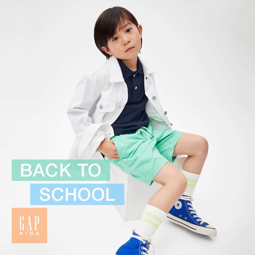 GapKids_jpのインスタグラム：「鮮やかなカラーリングのイージーショートパンツ。ネイビーポロシャツにデニムジャケットを羽織れば大人顔負けのジェンツスタイルに。  ISSEI / ブラナンクラブ・モデルコンテスト 2022受賞  ＜着用アイテム＞ 68920100/Kids Boy ポロシャツ 80284215/Kids Boy ショートパンツ 55107000/Women's ジャケット  #backtoschool #gapkids」