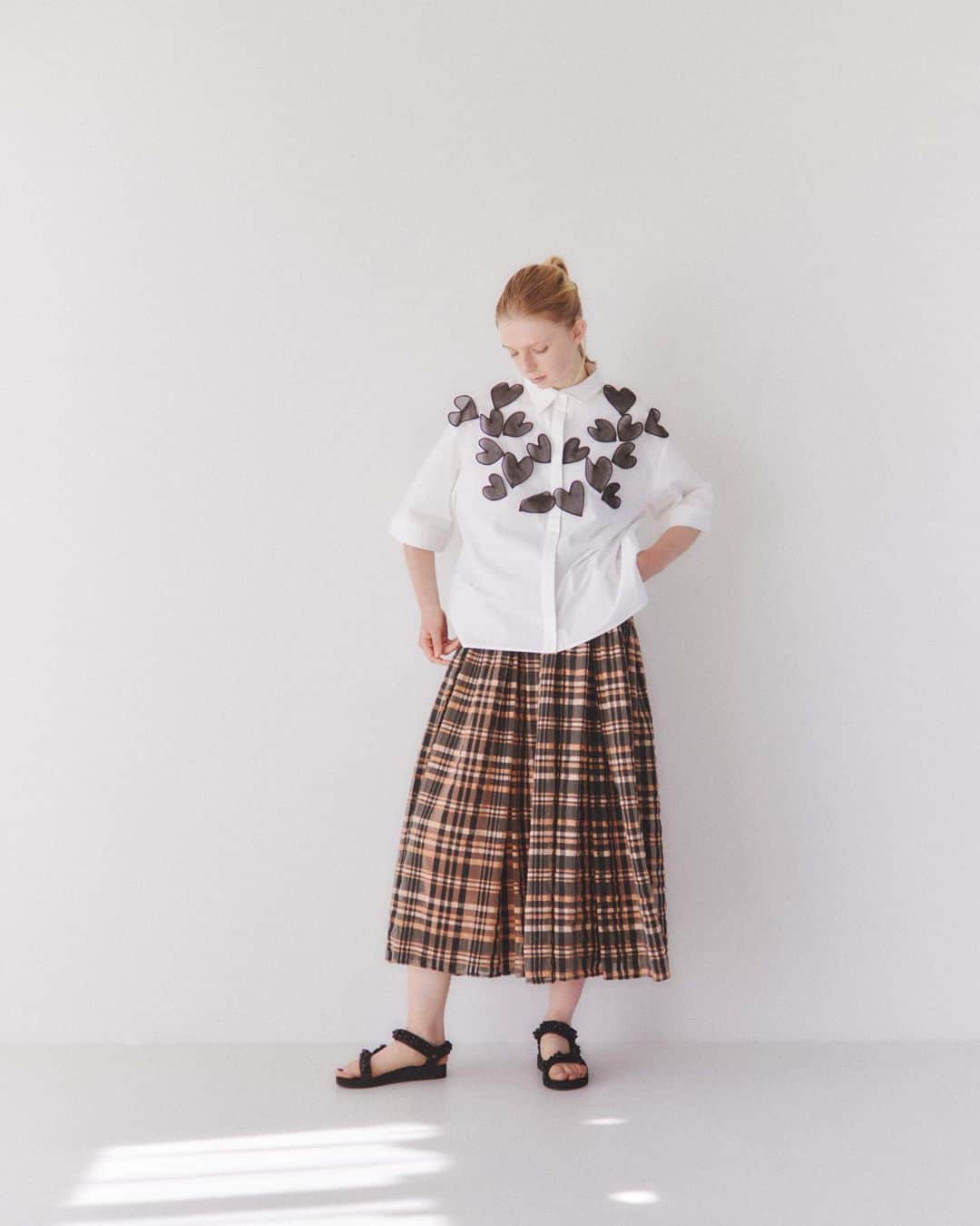 カロリナグレイサーバイシェリールのインスタグラム：「CAROLINA GLASER 2023 SPRING & SUMMER COLLECTION  #carolinaglaser #beams#springsummerfashion #springsummer2023   #カロリナグレイサー #ビームス #大人可愛い」