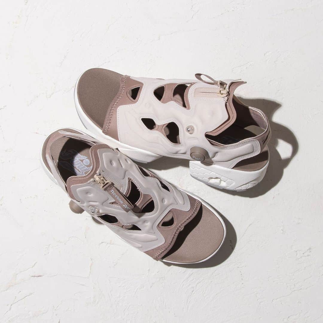 ABC-MART Grand Stageさんのインスタグラム写真 - (ABC-MART Grand StageInstagram)「・ <4/21(FRI) Release>  Reebok INSTAPUMP FURY SANDAL ZIP ￥17,600  リーボックを代表する名作『インスタポンプフューリー』をベースとしたウィメンズ向けサンダル。 多くのリクエストを受けて今作はアッパー履き口部分にジッパーを採用し、着脱時の利便性が大幅アップ。アッパーにはエアリーなテキスタイルを使用し軽量で快適。 もちろんポンプ機能搭載によりフィット感の調節が可能。  #abcmart #abcマート #abcgs #abcmartgrandstage #Reebok #リーボック #instapumpfury #instapumpfurysandalzip #インスタポンプフューリーサンダル #厚底 #厚底サンダル」4月21日 12時02分 - abcmart_grandstage