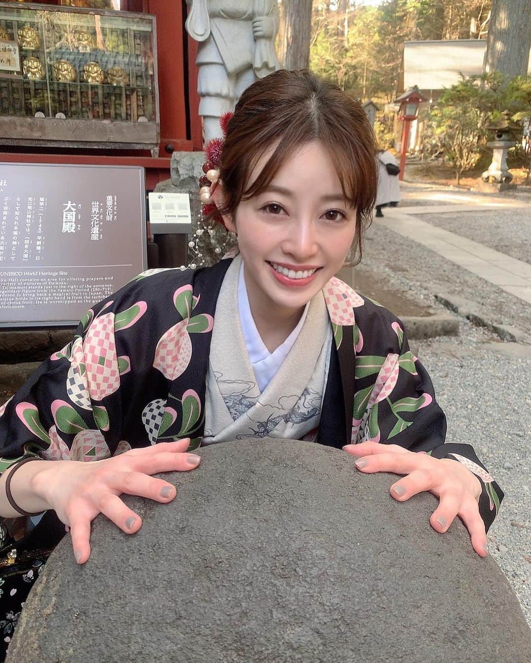 高野桃子さんのインスタグラム写真 - (高野桃子Instagram)「龍のお着物！小物コーディネート考えるのが楽しいよね👘♡シックでメンズライクなお着物と帯だったので髪飾りは賑やかに！初のブーツを合わせも新鮮でした、時効なくらい過去のものです  #お着物 #日光東照宮 #二荒山神社 #kimono #japanese #japantravel #japanesegirl #モモトリップ」4月21日 12時02分 - takano_sd