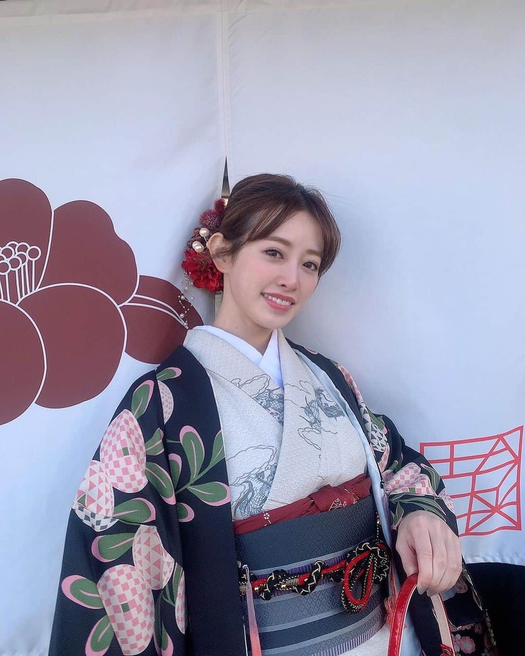 高野桃子さんのインスタグラム写真 - (高野桃子Instagram)「龍のお着物！小物コーディネート考えるのが楽しいよね👘♡シックでメンズライクなお着物と帯だったので髪飾りは賑やかに！初のブーツを合わせも新鮮でした、時効なくらい過去のものです  #お着物 #日光東照宮 #二荒山神社 #kimono #japanese #japantravel #japanesegirl #モモトリップ」4月21日 12時02分 - takano_sd