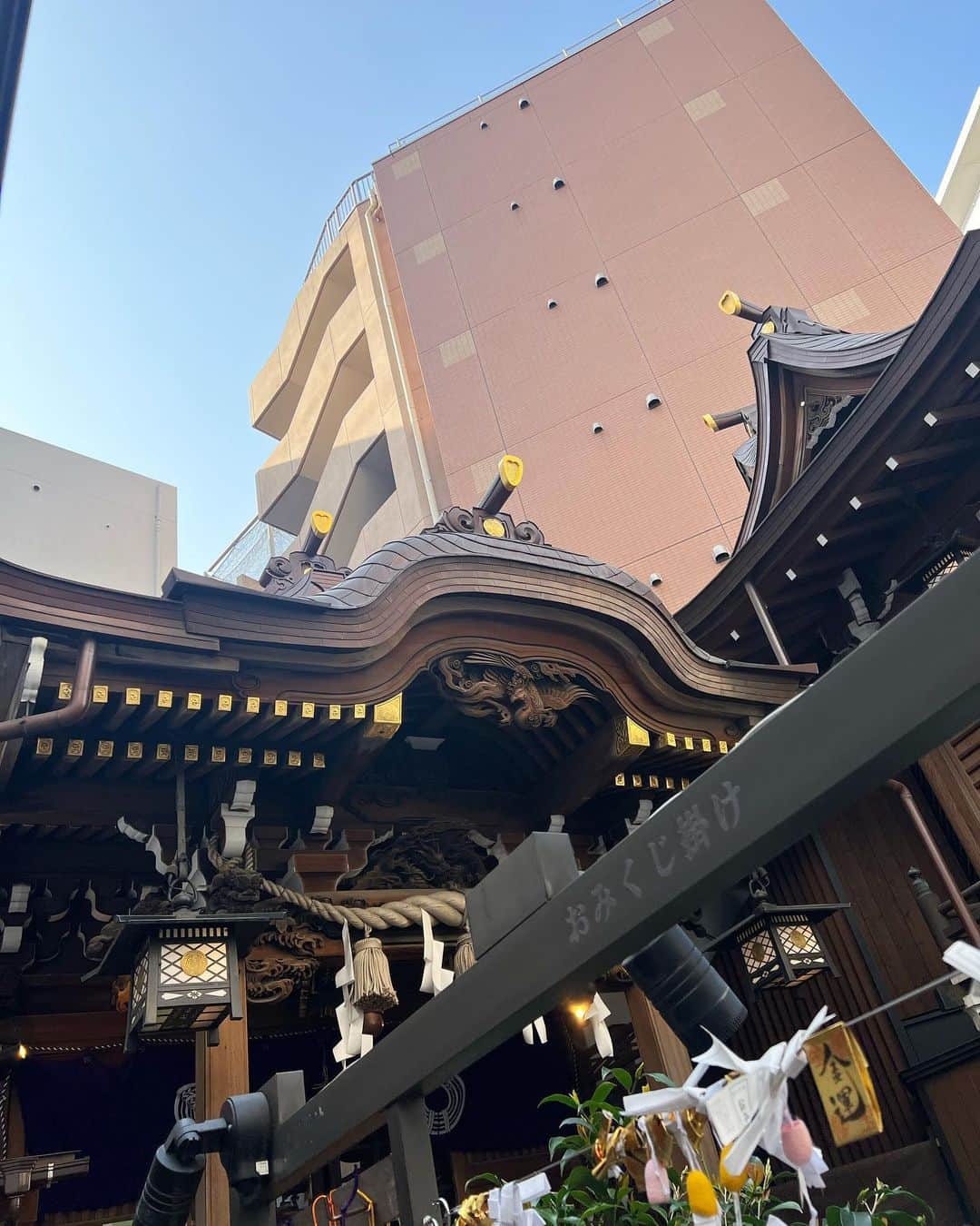 中村かなさんのインスタグラム写真 - (中村かなInstagram)「⛩ ・ ・ お久しぶりな神社ネタ 大好きなゲッターズ飯田さんが 強運の神社と紹介してた 東京･人形町 " 小網神社 " @koamijinja_official  ・ ここへ参拝して戦争へ行った人はみんな帰って来れたとか、、、 銭洗弁天様がいらしたり 金運もあがりそう💰✨ ・ 平日ですが警備員さんがいたり 人気ぶりにびっくり、、、🥹 ・ 弾丸東京はお目当ての神社にも お詣りできて充実してました✨ お付き合いありがとうございました♡ ・ ・ ⛩小網神社 東京都中央区日本橋小網町16 ・ ・ #かなの寺院仏閣巡り #小網神社 #銭洗弁天 #銭洗弁財天 #弁才天 #ゲッターズ飯田 #ゲッターズ #強運 #人形町 #東京 #東京観光 #東京旅行 #七福神 #七福神巡り #神社 #パワースポット #パワースポット神社 #パワースポット巡り #パワスポ #寺院 #神社 #神社巡り #神社仏閣」4月21日 12時42分 - k777pime