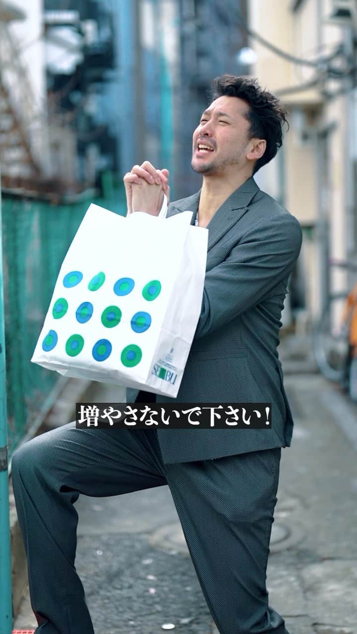 純悪のインスタグラム：「悪役俳優は私生活でもヒーローにやられてる #悪役 #俳優 #reels #子育て #パパ #プレゼント ・・・・・ #深水元基 @fukami_motoki  #純悪 #阿部亮平 #山根和馬  @abe_ryohei_ @kazuma_yamane_sp  ・・・・・ #📸 @kunimilk.jp」