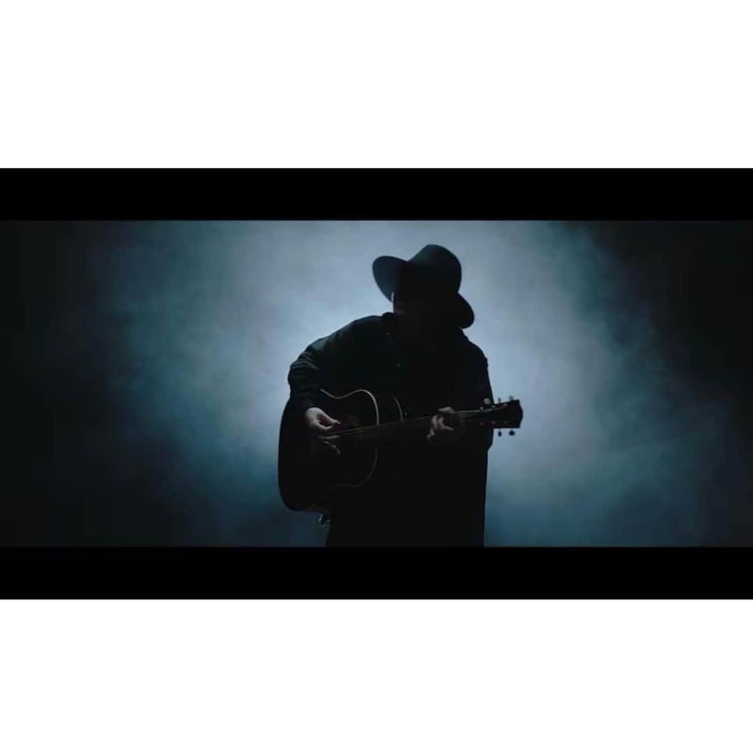 中村祐志のインスタグラム：「出演情報  『#ヴィレッジ』× #amazarashi   「 #スワイプ 」 コラボレーションソングMVに出演させて頂いております。  映画『ヴィレッジ』の世界観とリンクしたアナザーワールド。 美しい映像美。 しかし、朧げで儚い。 あの映画の皆さんとの贅沢な時間でした。 是非ともご覧くださいませ。  #横浜流星 #藤井道人 #新宮良平 #中村祐志」