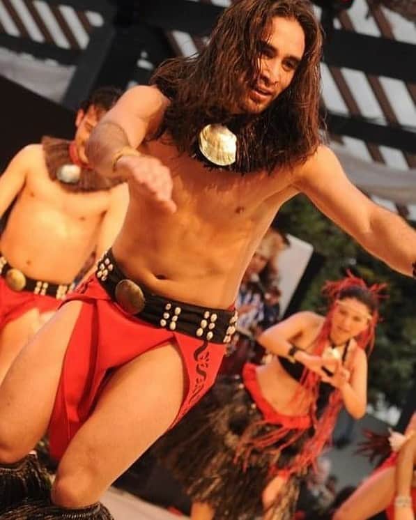 クラウディオ・リースのインスタグラム：「Aquí comenzó todo!!  Ahí descubrí lo exótico y étnico que puedo llegar a ser 💪🏻  Amor eterno a la Polinesia 🏝️」