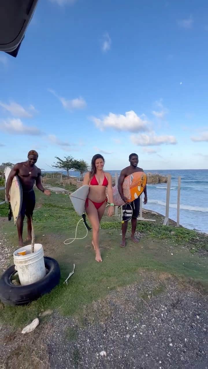アナスタシア・アシュリーのインスタグラム：「My favorite things from my Jamaica trip!  Visiting the Blue lagoon in Portland. Eating the local food. The beaches like Boston beach and Frenchman’s cove. The overall good vibes of the locals and surf community in general! Thanks again @visitjamaica」
