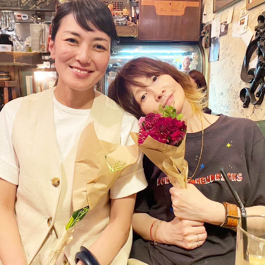 板谷由夏 のインスタグラム：「You パイセンです。 嘘がなく、毒もあり、優しい。 大好きなパイセン。」