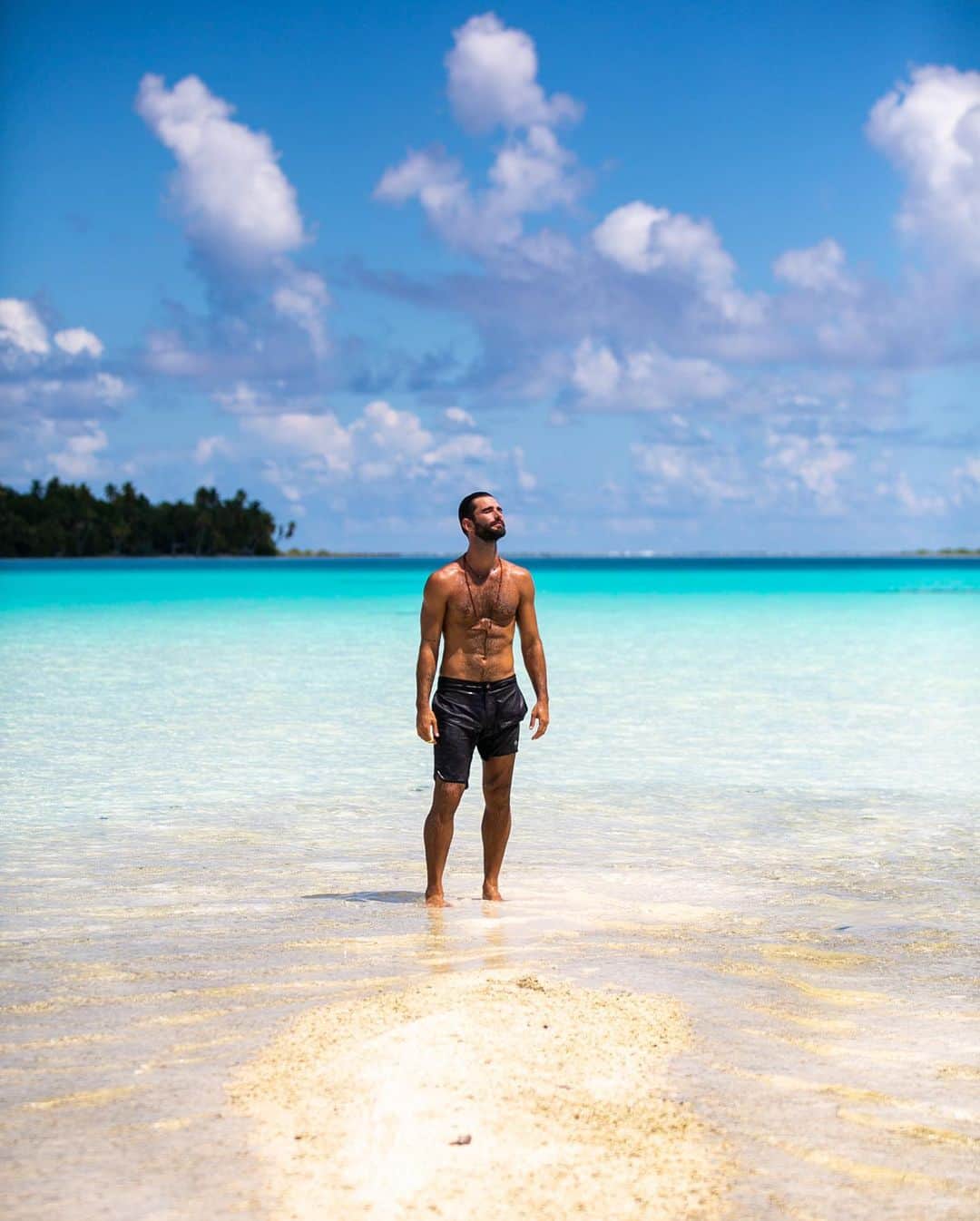 Ricardo Baldinのインスタグラム：「#tbt to one of the most beautiful places my eyes have seen - Blue Lagoon, Rangiroa ✨」